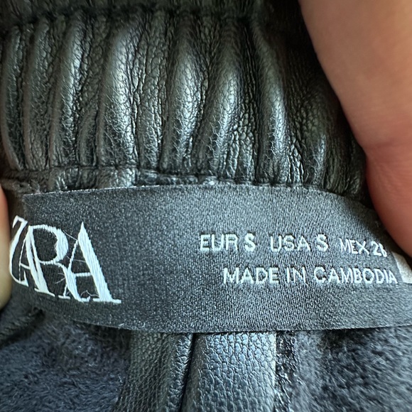 Zara Black Cropped Leather Pants - Picture 2 of 3